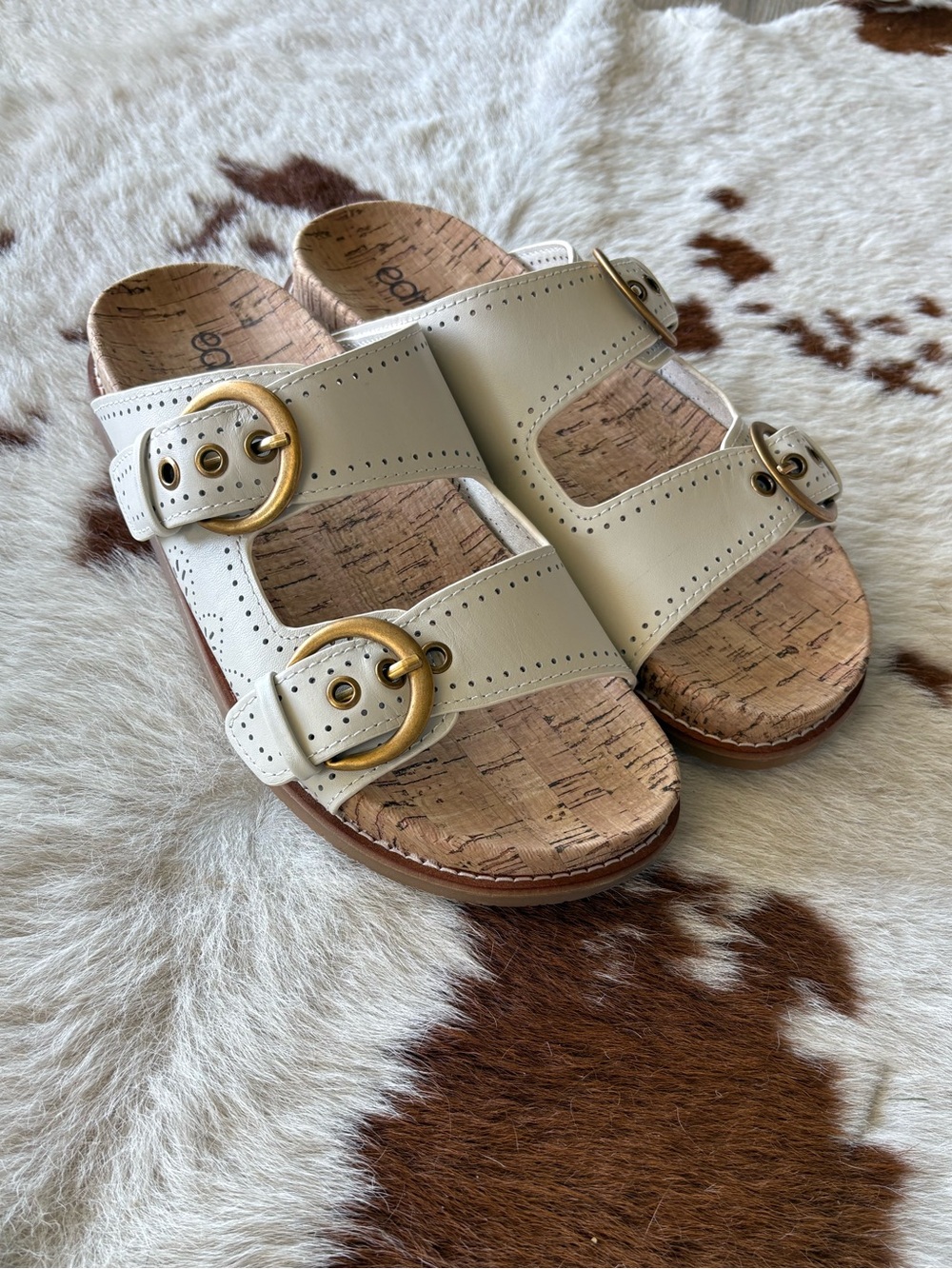 NEW in box: Earth Cream Double Gold Buckle Slide Sandals Francii